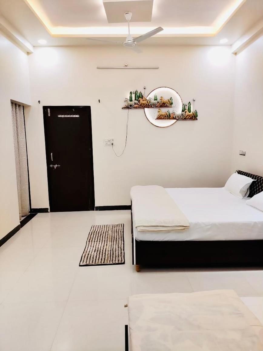 Ap Suite - By Ap Villa'S And Resort'S 乌贾因 外观 照片